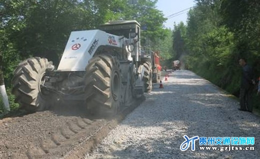 铜仁公路养护中心开始实施305省道公路灾毁恢复重建工程